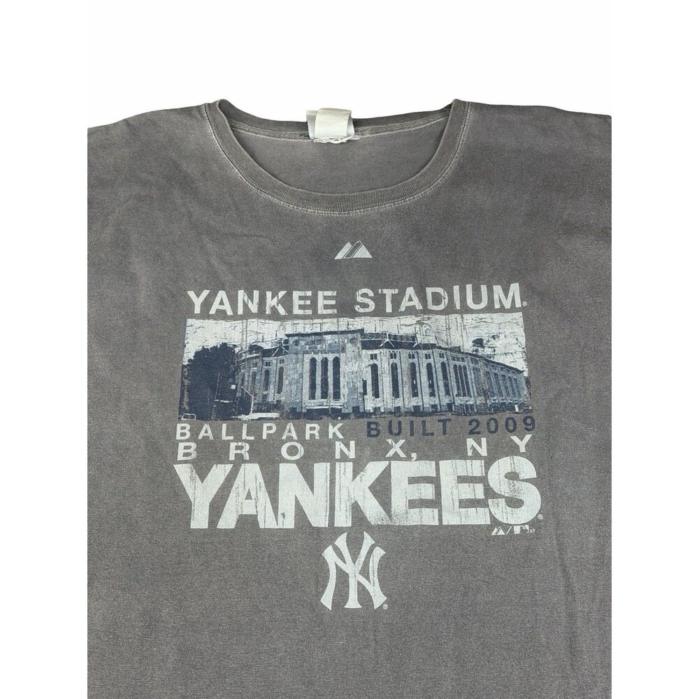 Vintage Majestic NY Yankees T Shirt 2XL Gray Yankee Stadium Built 2009 MLB Mens